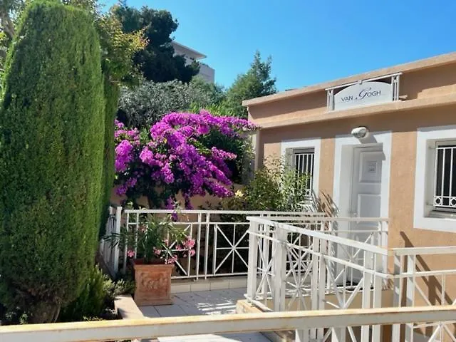 Francia Apartament *